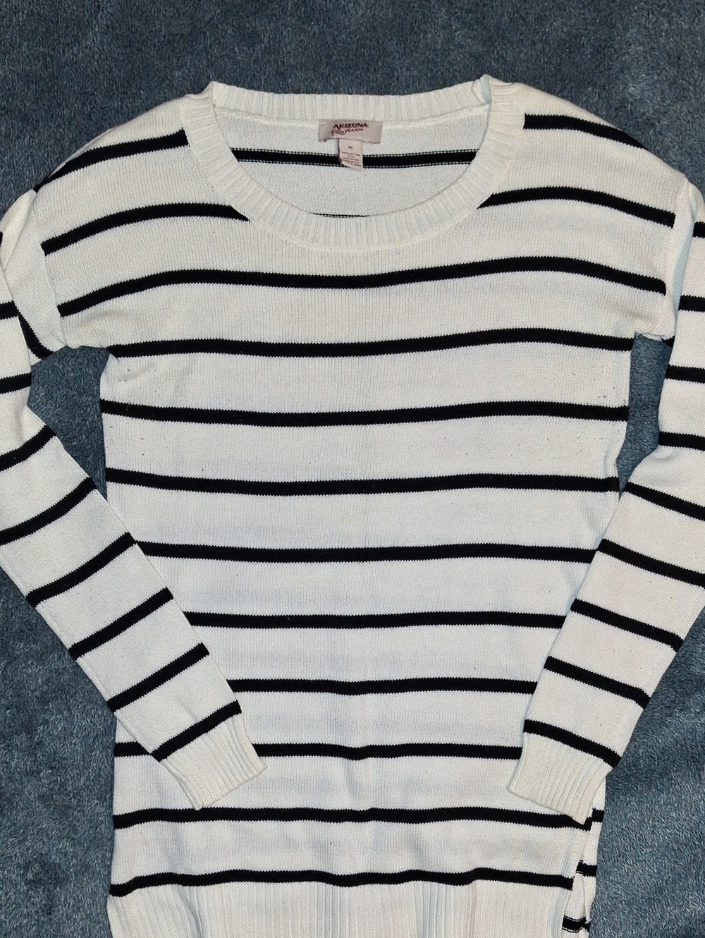 Arizona Jean Company White and Black Striped Crew Neck Sweater